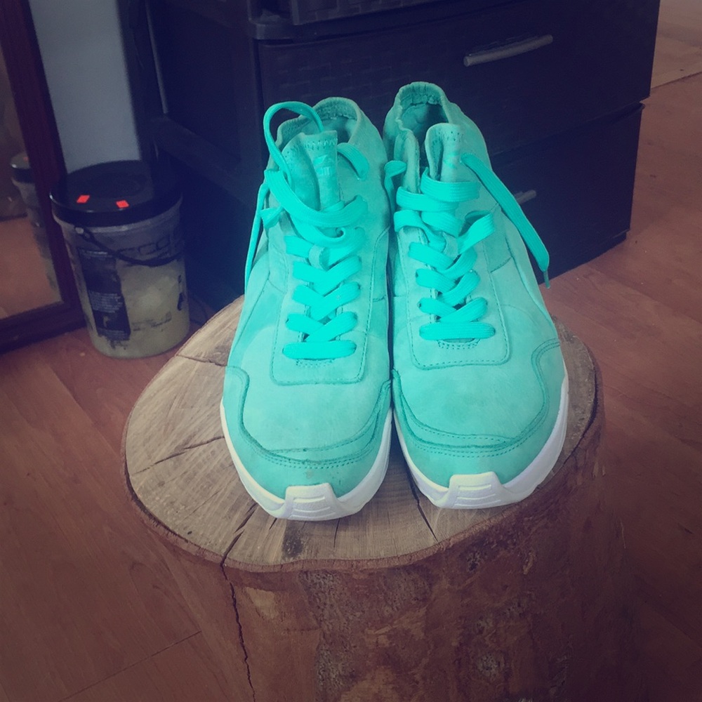 Puma platform suede sneaker (Never Worn)